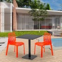 Table carrée noire 70x70 avec 2 chaises colorées Gruvyer Kiwi 