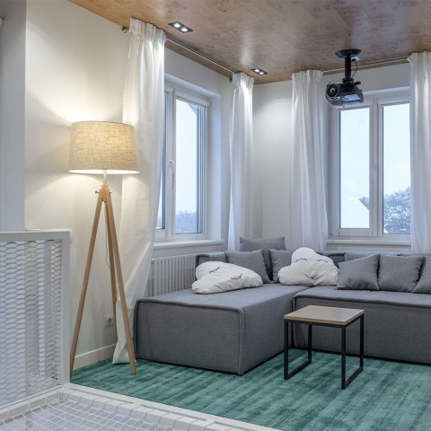 Lampadaire trépied en bois style nordique scandinave Calvin Maytoni Promotion