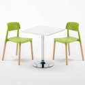Table carrée blanche 70x70 2 Chaises Colorées intérieur bar café Barcellona Cocktail Prix
