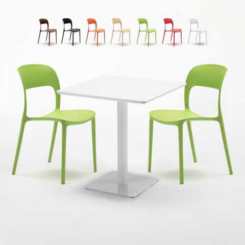 Table carrée 70x70 blanche et 2 chaises colorées Restaurant MERINGUE