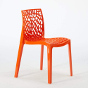 Vierkante salontafel wit 70x70 cm met stalen onderstel en 2 gekleurde stoelen Gruvyer Cocktail 