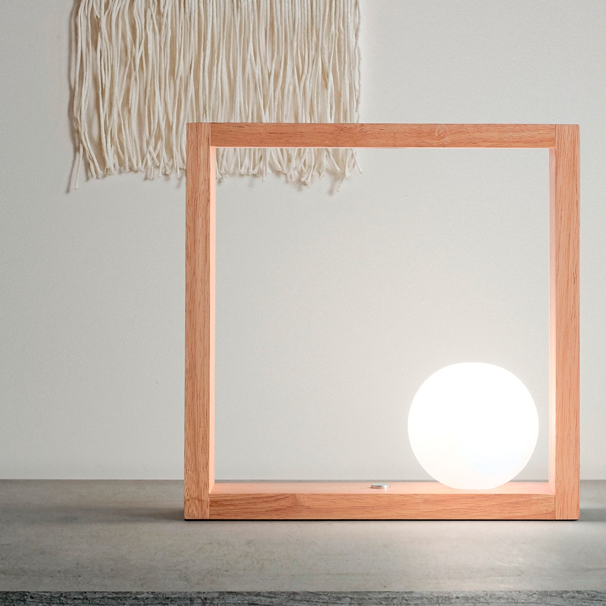 Lampe LED de table design en bois avec abat-jour sphérique en verre Kark Promotion Lampe LED de table design en bois avec abat-jour sphérique en verre Kark Promotion