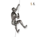 Sculpture murale en résine grimpeur effet métal design Vero-M Promotion