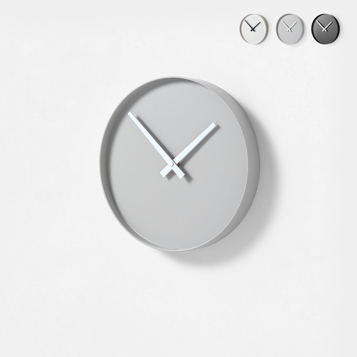 Horloge murale ronde 25 cm en métal design moderne Tokei Offre Horloge murale ronde 25 cm en métal design moderne Tokei Offre