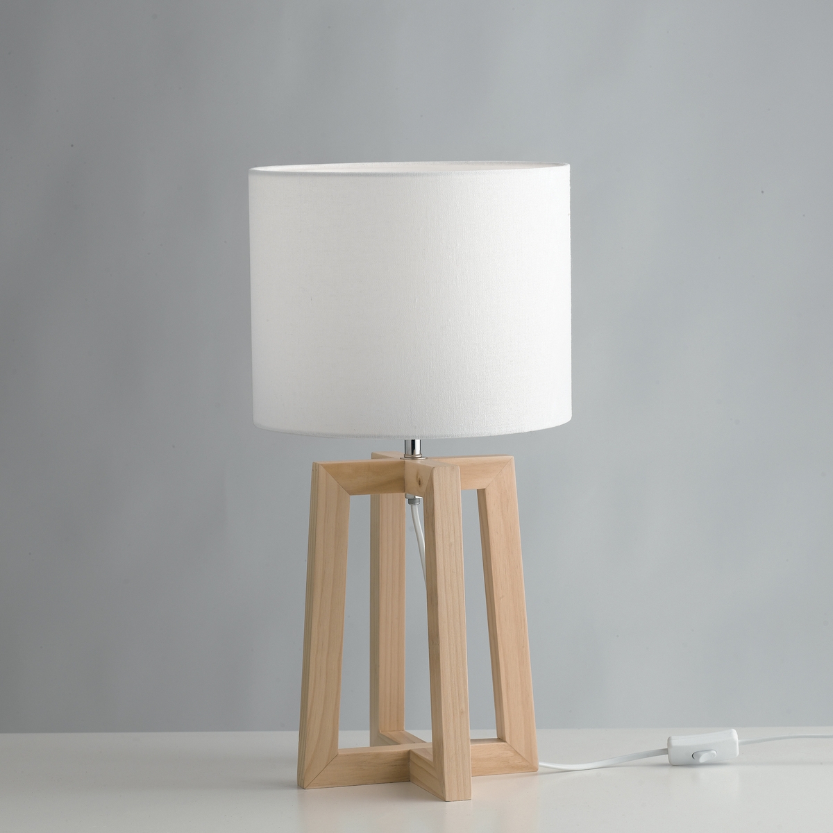 Lampe de table en bois naturel avec abat-jour en tissu blanc Berry LT Promotion Lampe de table en bois naturel avec abat-jour en tissu blanc Berry LT Promotion