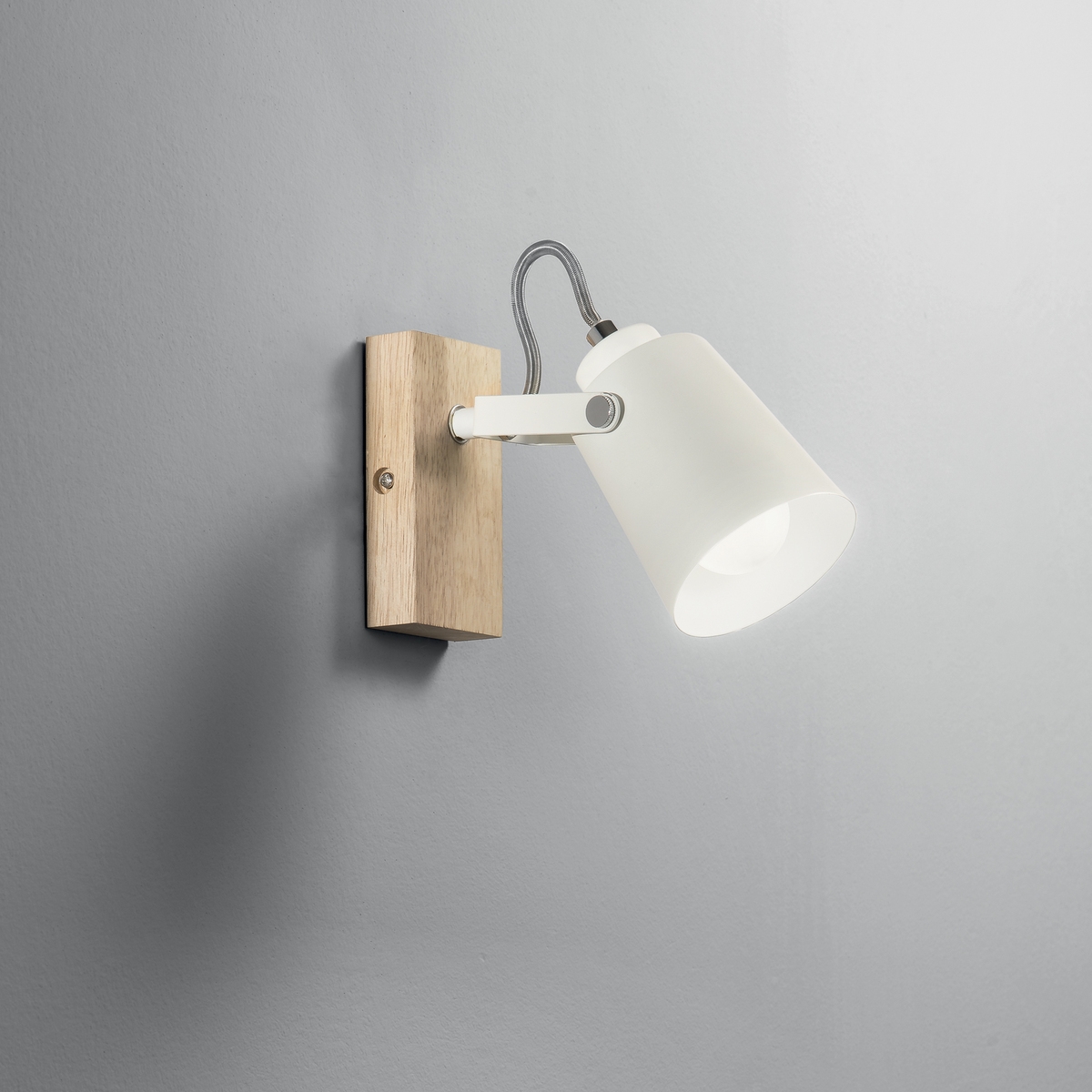 Applique Eda AP en bois et métal blanc, lumière orientable, style scandinave Promotion Applique Eda AP en bois et métal blanc, lumière orientable, style scandinave Promotion