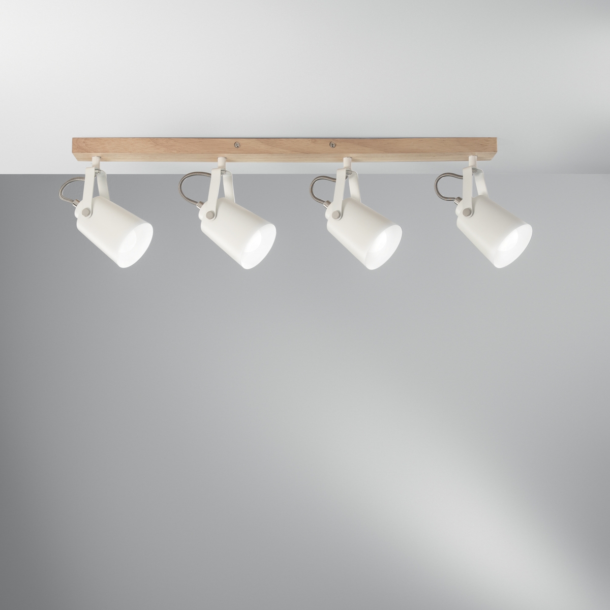 Plafondlamp hout metaal rail vier richtbare lichten Eda LS4 Aanbieding Plafondlamp hout metaal rail vier richtbare lichten Eda LS4 Aanbieding
