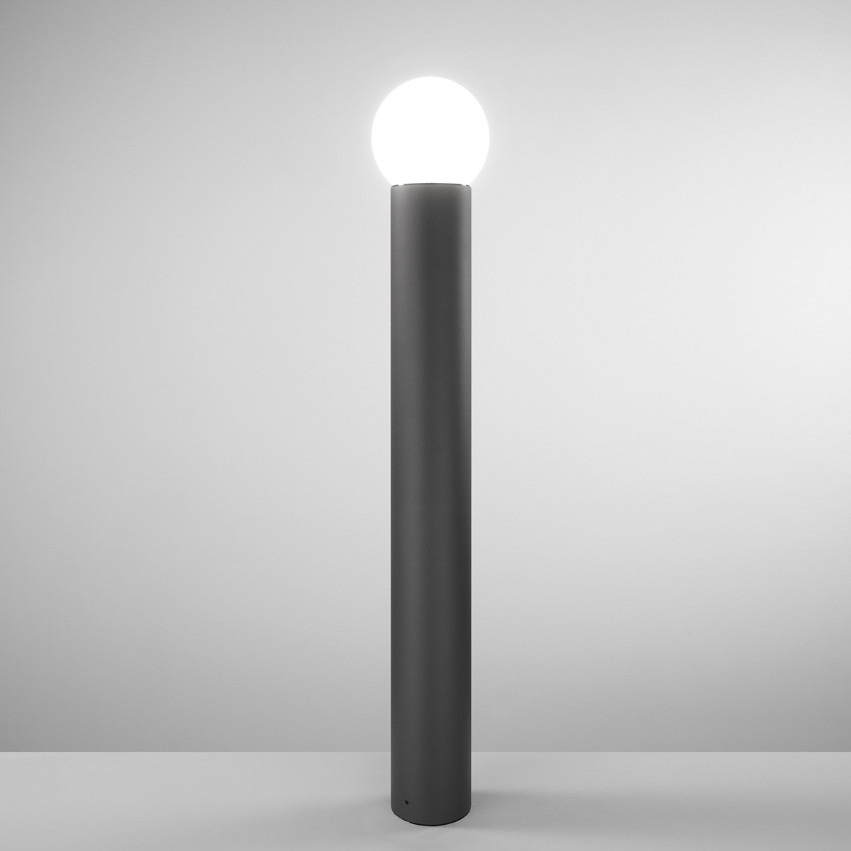 Lampadaire de jardin h100cm avec diffuseur lumineux en forme de sphère Skittle Promotion Lampadaire de jardin h100cm avec diffuseur lumineux en forme de sphère Skittle Promotion